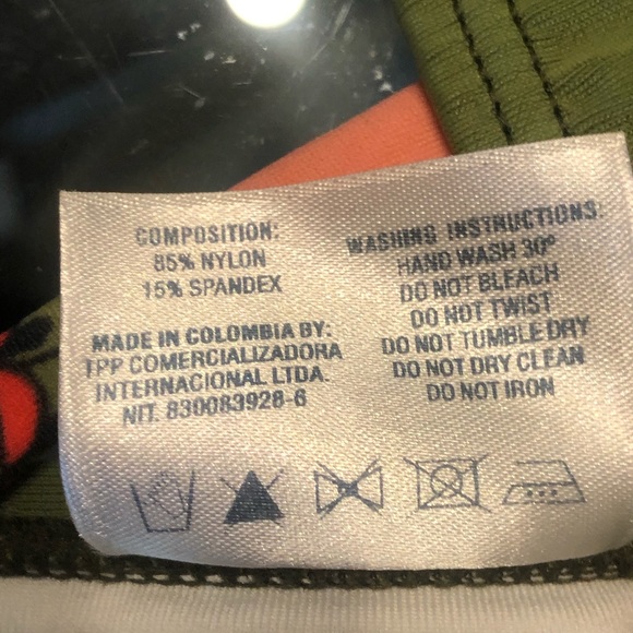 Bathing suits - Picture 7 of 12